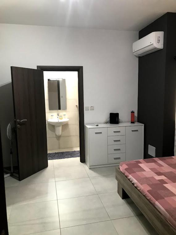 Luqa Apartment - 5 Mins From Airport Extérieur photo